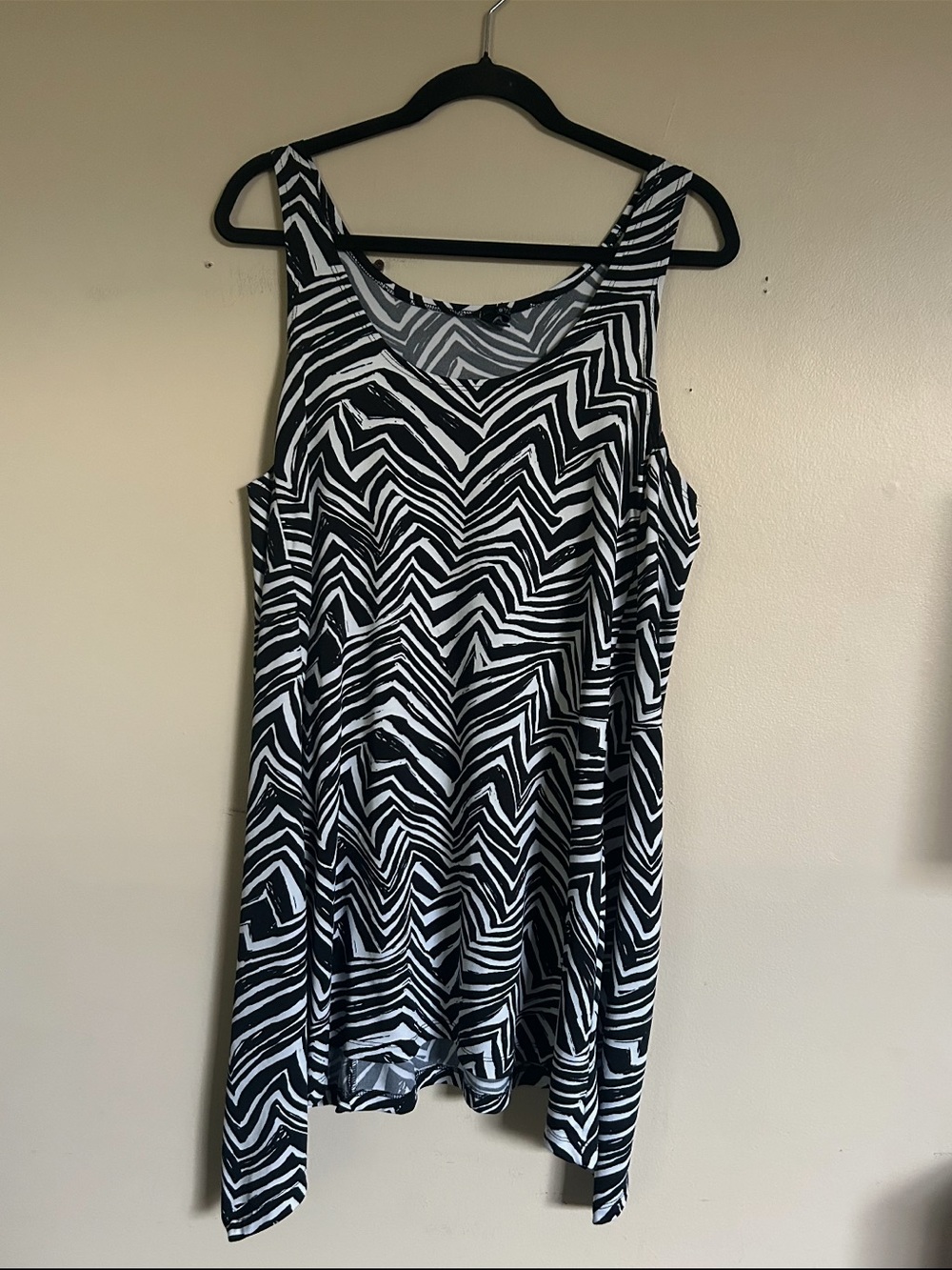 Zigzag Tank Top in Black & White
